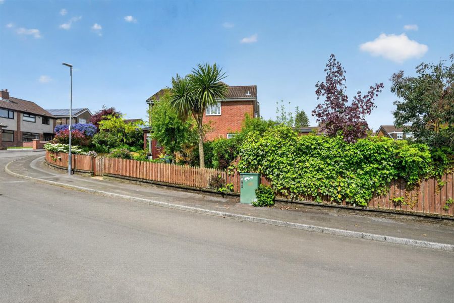 27 Glendun Park