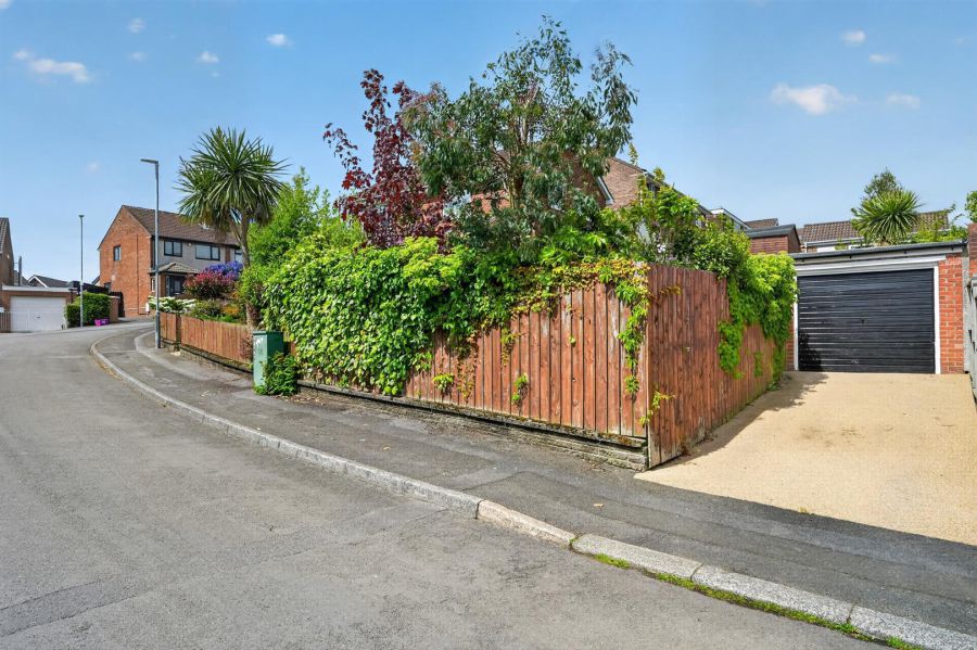27 Glendun Park