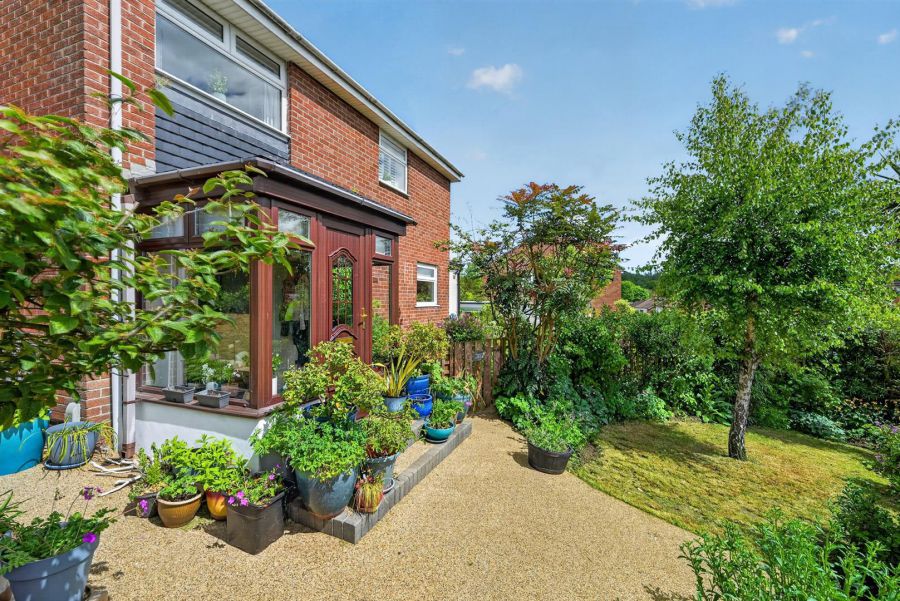 27 Glendun Park