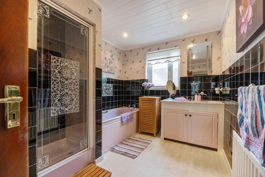 16 Glennor Crescent