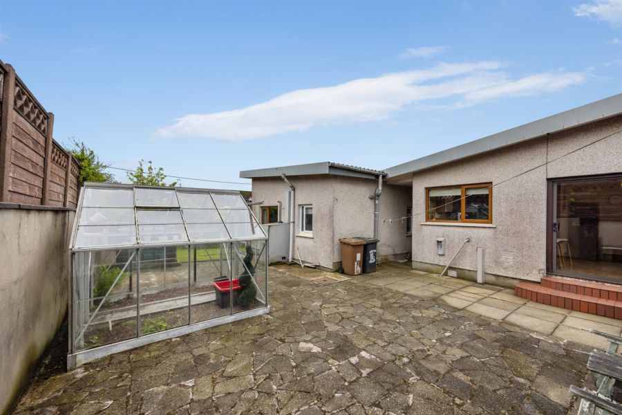 16 Glennor Crescent