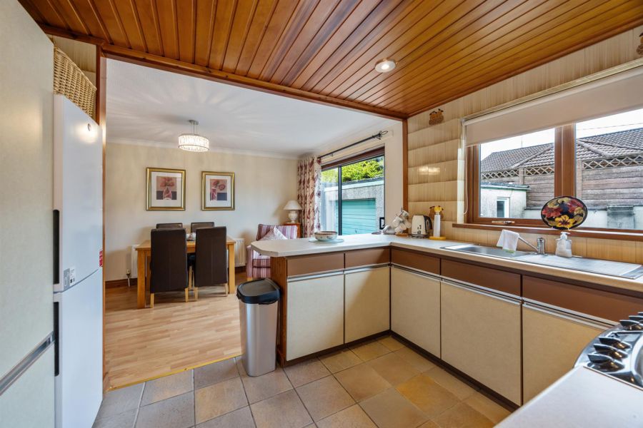 16 Glennor Crescent