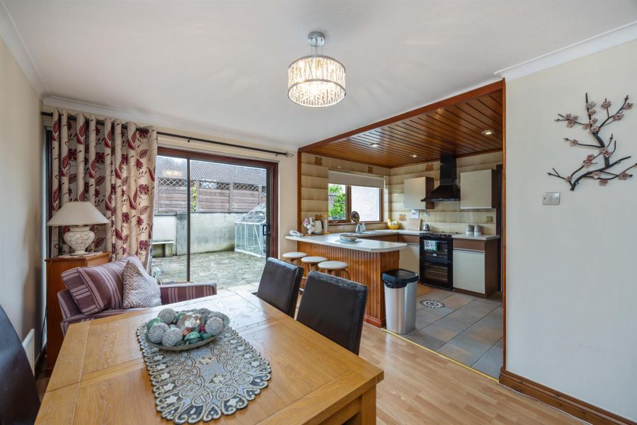 16 Glennor Crescent