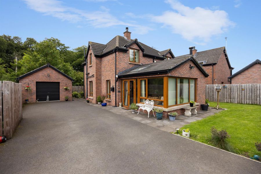 1B Rowallane Close