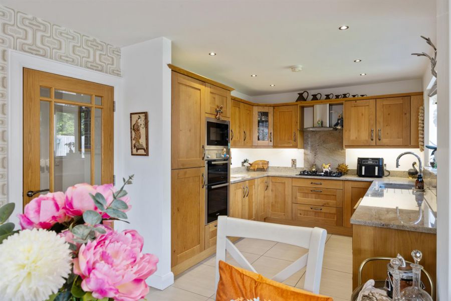 1b Rowallane Close