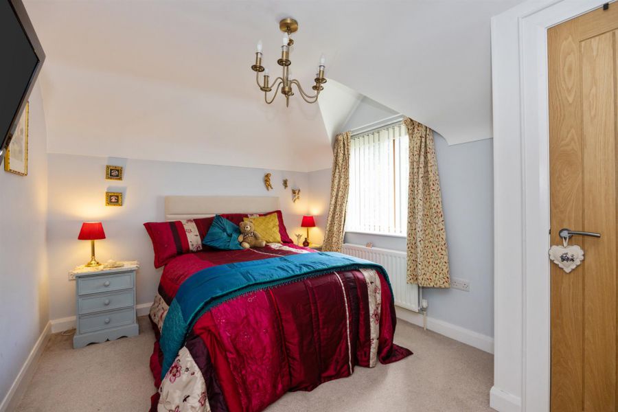 1b Rowallane Close