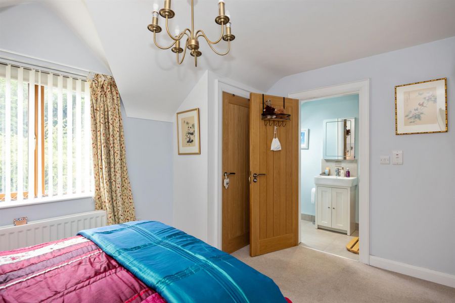 1b Rowallane Close