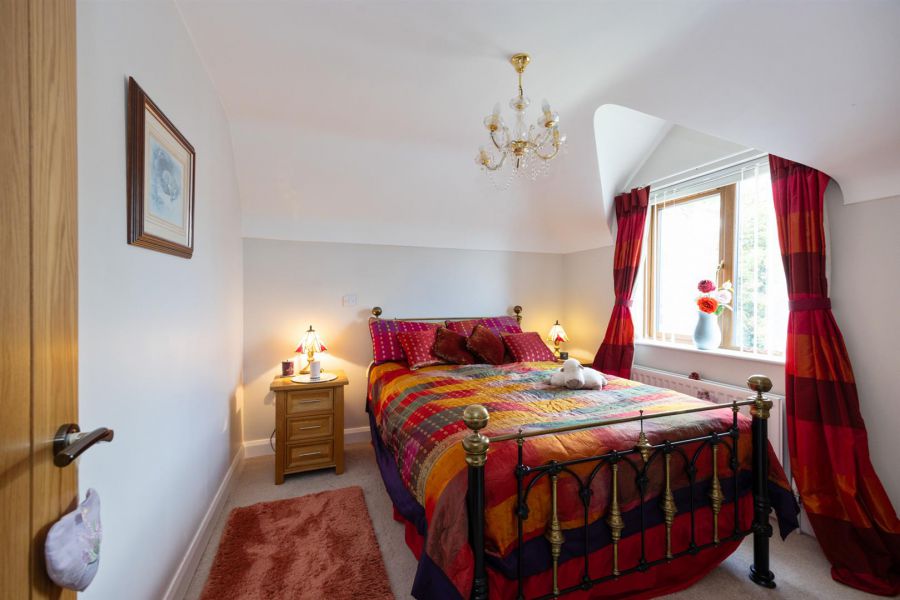 1b Rowallane Close
