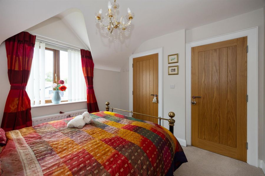 1b Rowallane Close