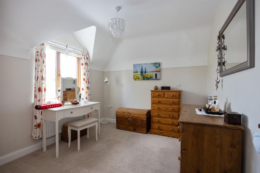 1b Rowallane Close