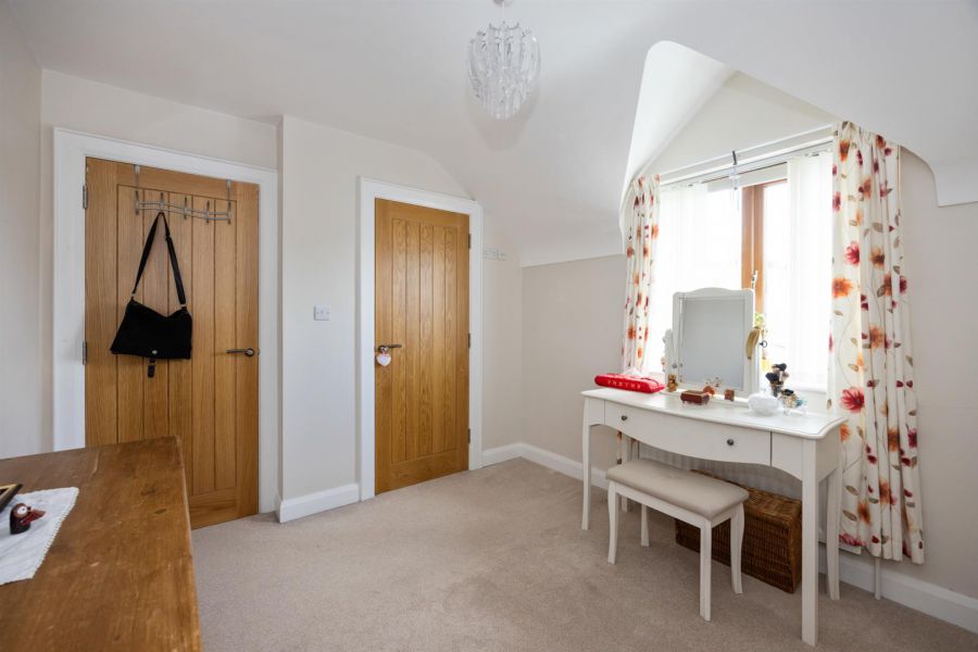 1b Rowallane Close