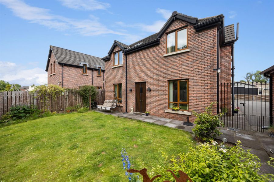 1b Rowallane Close