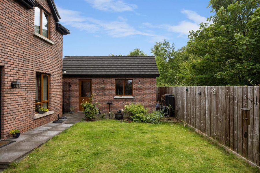 1b Rowallane Close