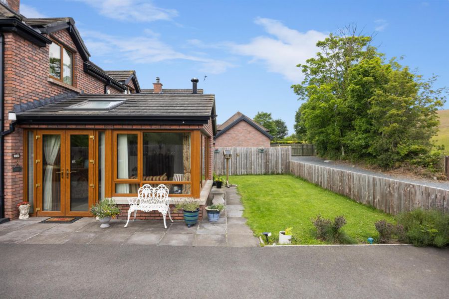 1b Rowallane Close