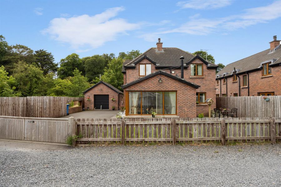 1b Rowallane Close