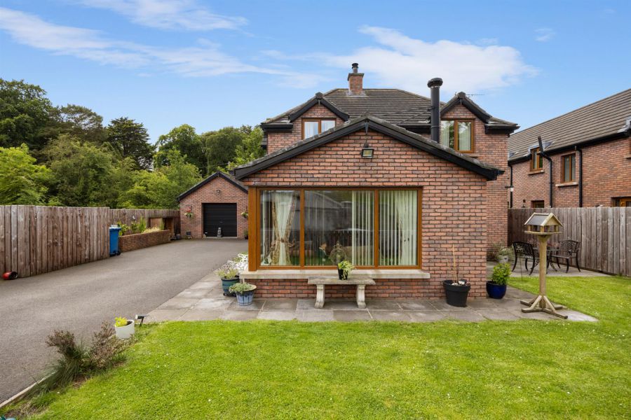 1b Rowallane Close