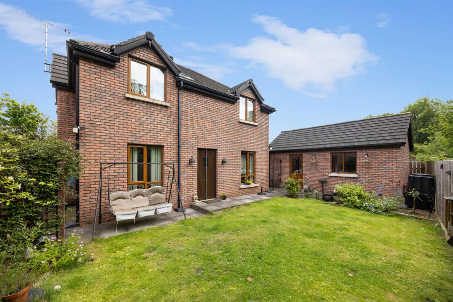 1b Rowallane Close