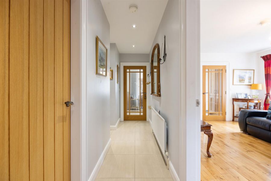 1b Rowallane Close