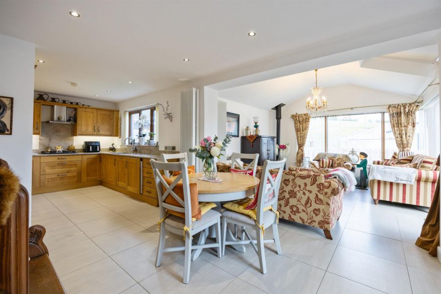 1b Rowallane Close