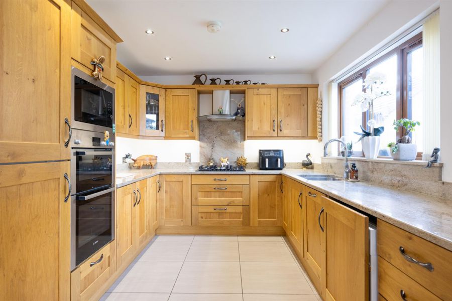 1b Rowallane Close