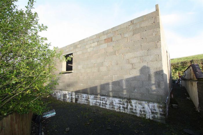 Partially Constructed, 7 Dree Hill