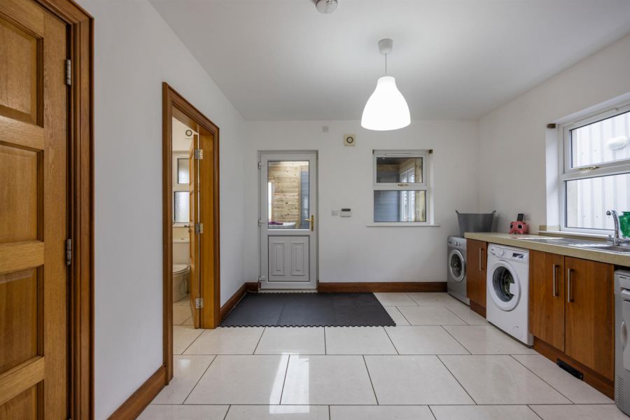 Oak Lodge, 6 Begny Road Oak Lodge, 6 Begny Road