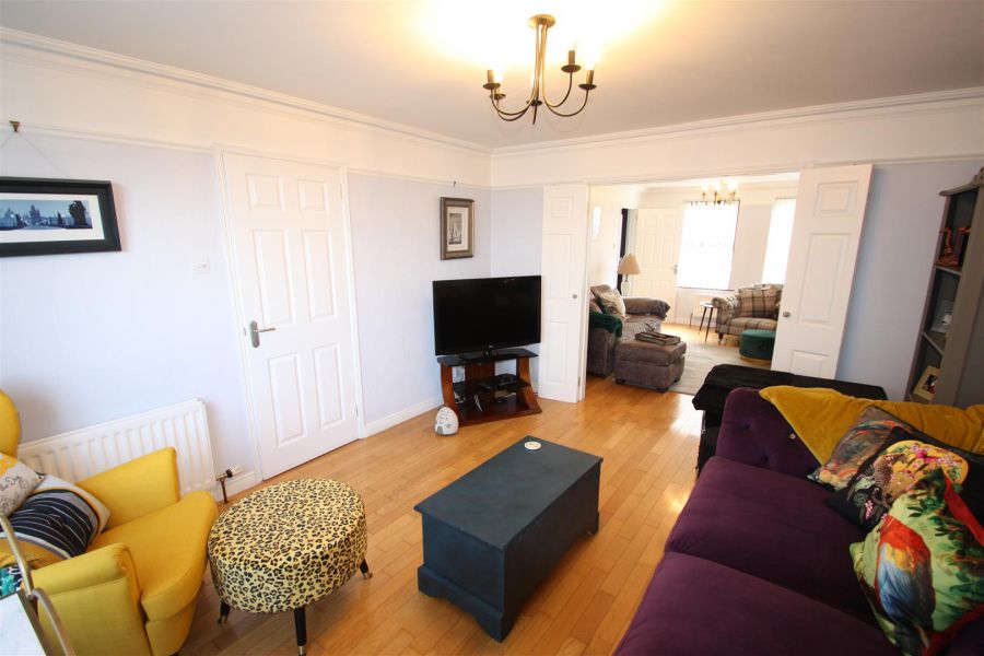 12 Hawthorn Hill