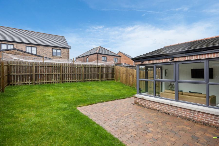 20 Edengrove Park North