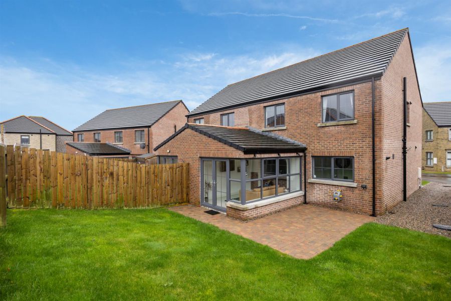 20 Edengrove Park North