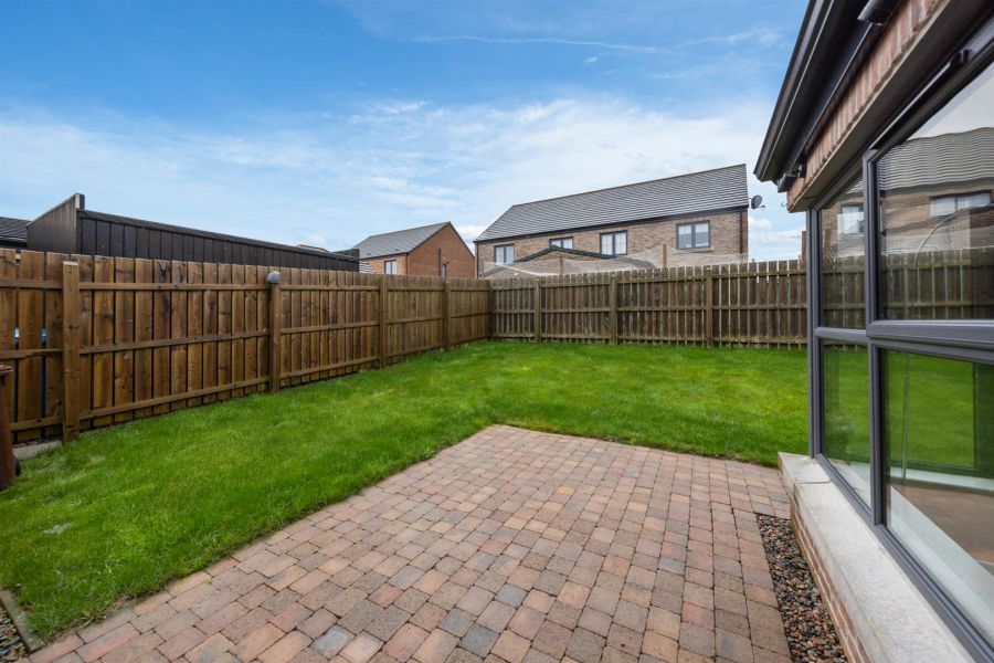 20 Edengrove Park North