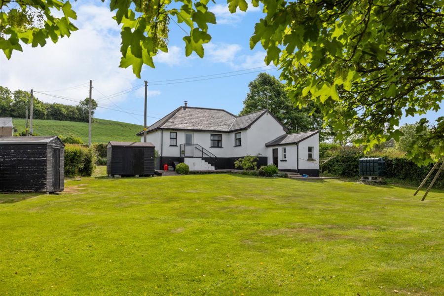 71 Lough Road