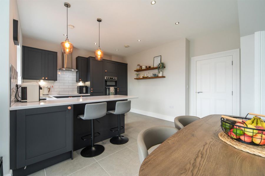 39 Fairfields Manor