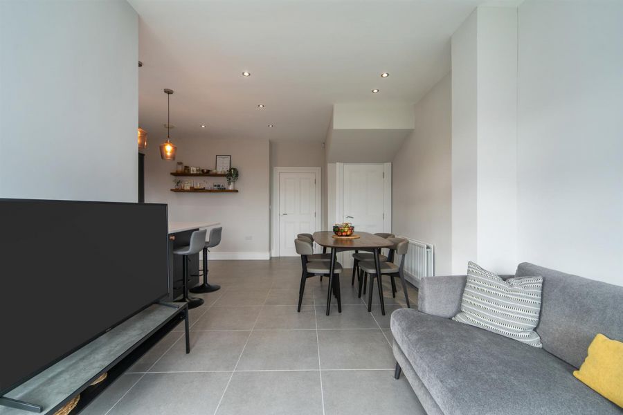 39 Fairfields Manor