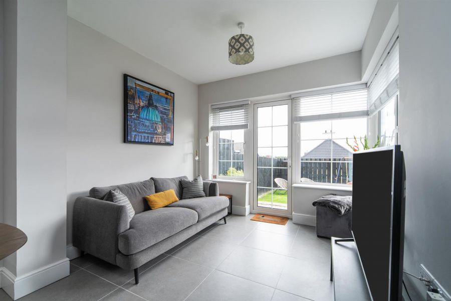 39 Fairfields Manor