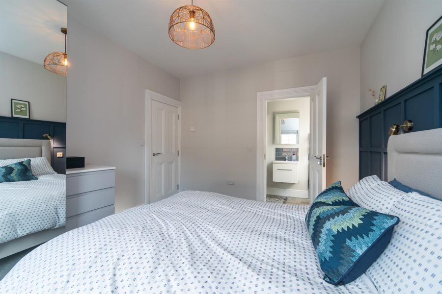 39 Fairfields Manor