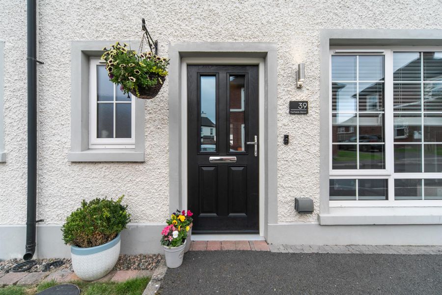 39 Fairfields Manor