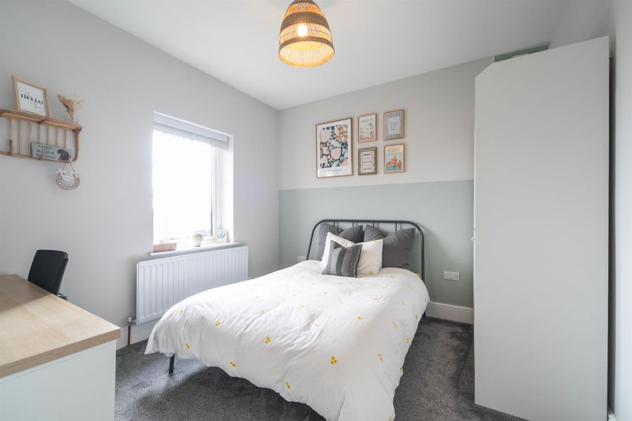 39 Fairfields Manor