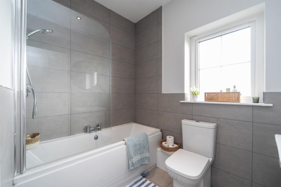 39 Fairfields Manor