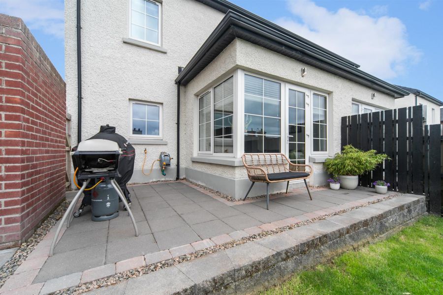 39 Fairfields Manor