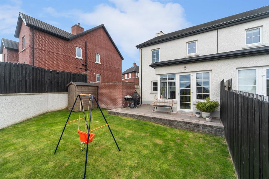39 Fairfields Manor