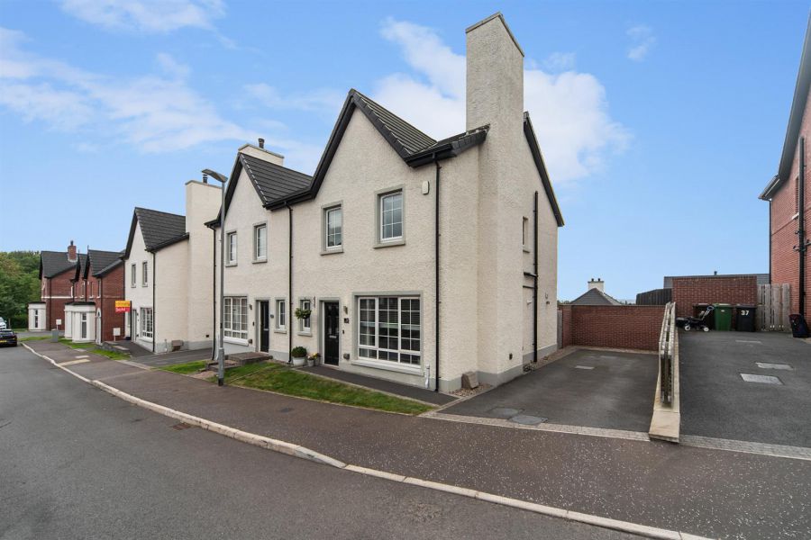 39 Fairfields Manor