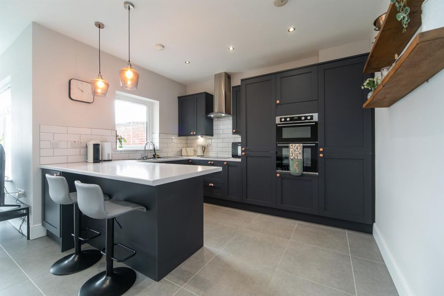 39 Fairfields Manor