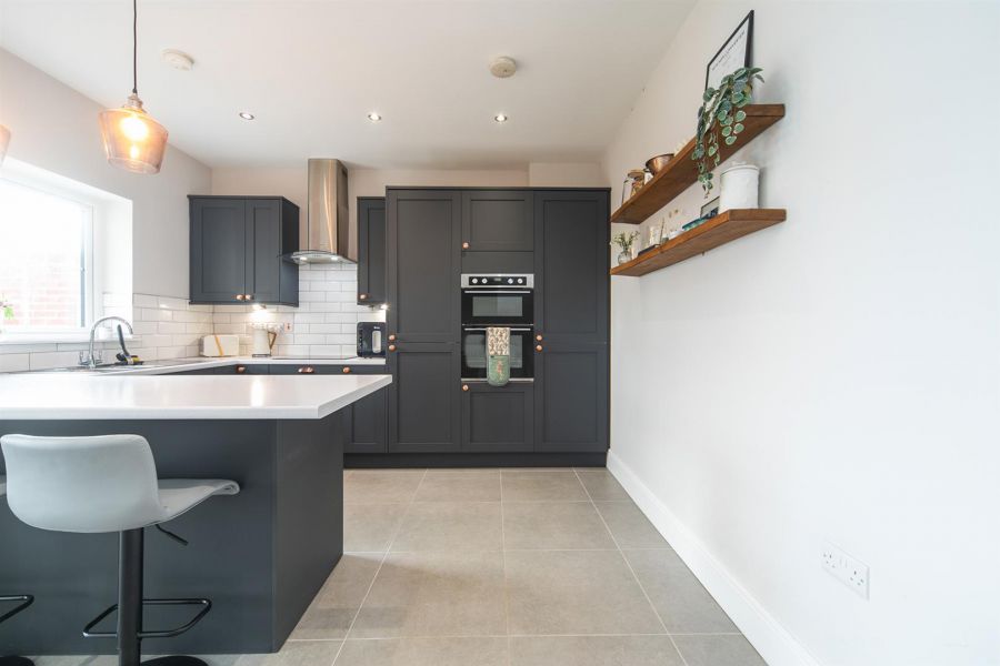 39 Fairfields Manor