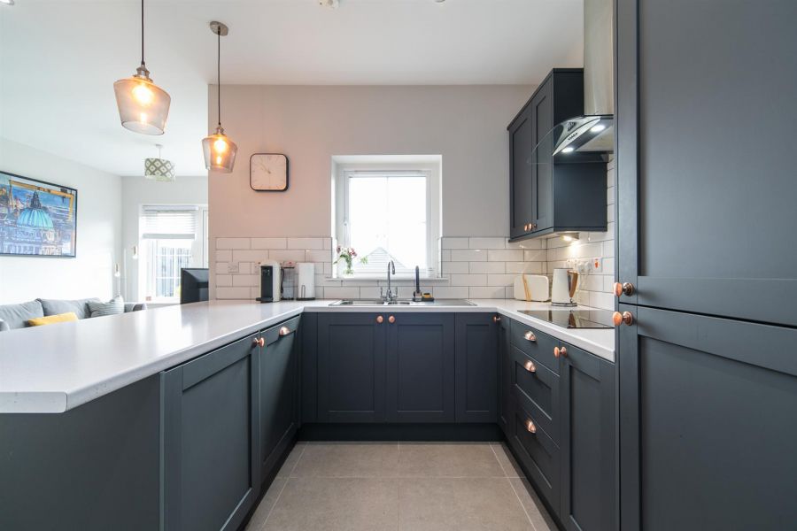 39 Fairfields Manor