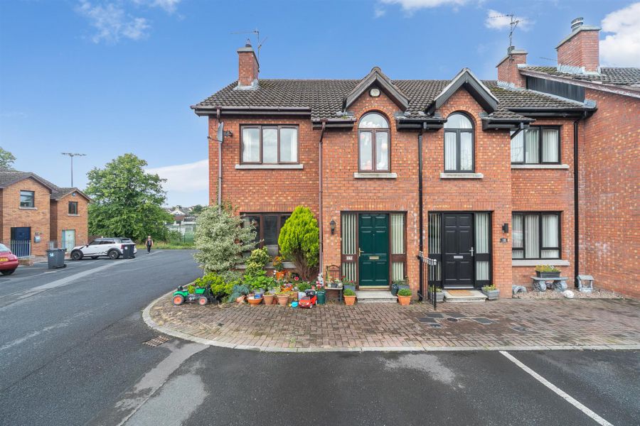 17 Burn Brae Mews