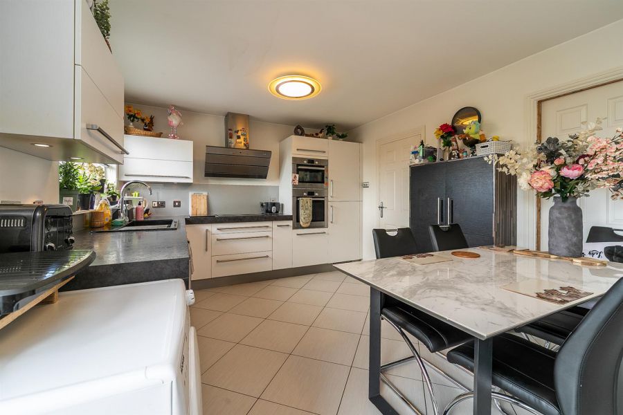 17 Burn Brae Mews