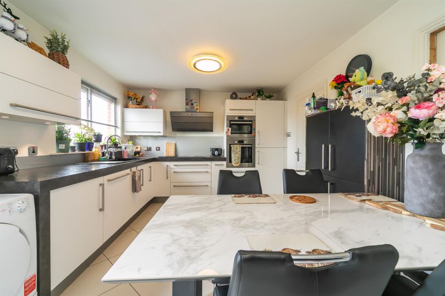 17 Burn Brae Mews