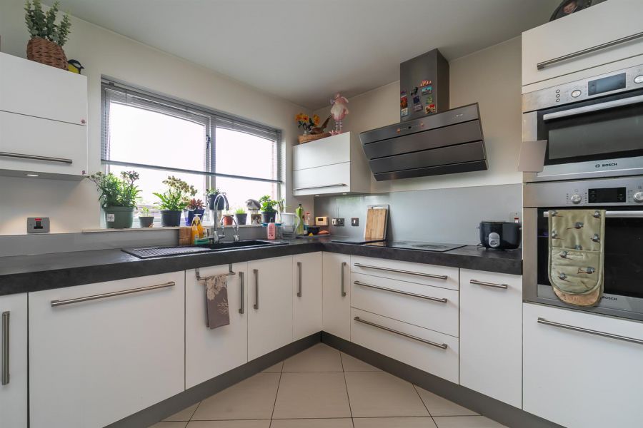 17 Burn Brae Mews