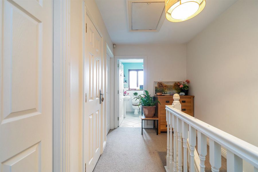 17 Burn Brae Mews