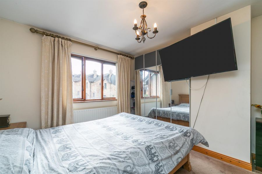 17 Burn Brae Mews